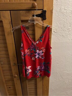 Women’s Old Navy Red Floral V-Neck Sleeveless Top